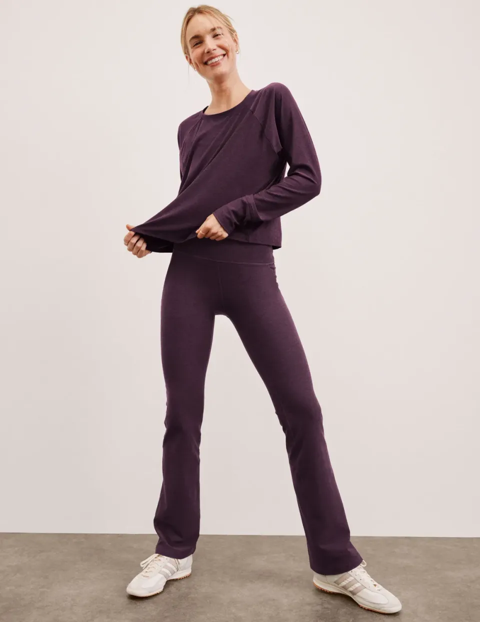 Beyond Yoga Spacedye High Waisted Practice Pocket Bootcut 31" lila