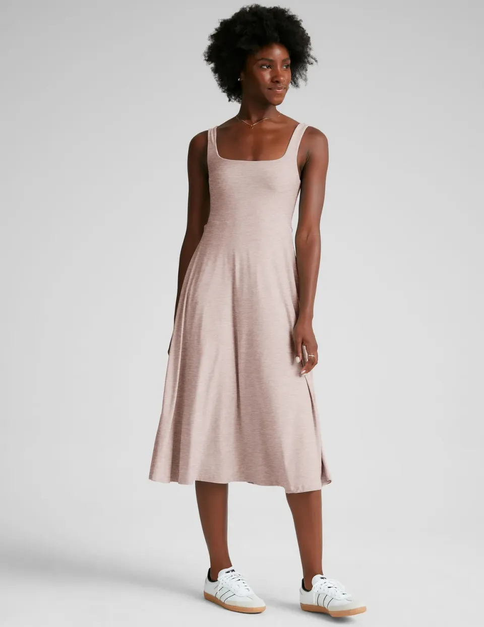 Beyond Yoga Featherweight At The Ready Square Neck klänning Chai fickor