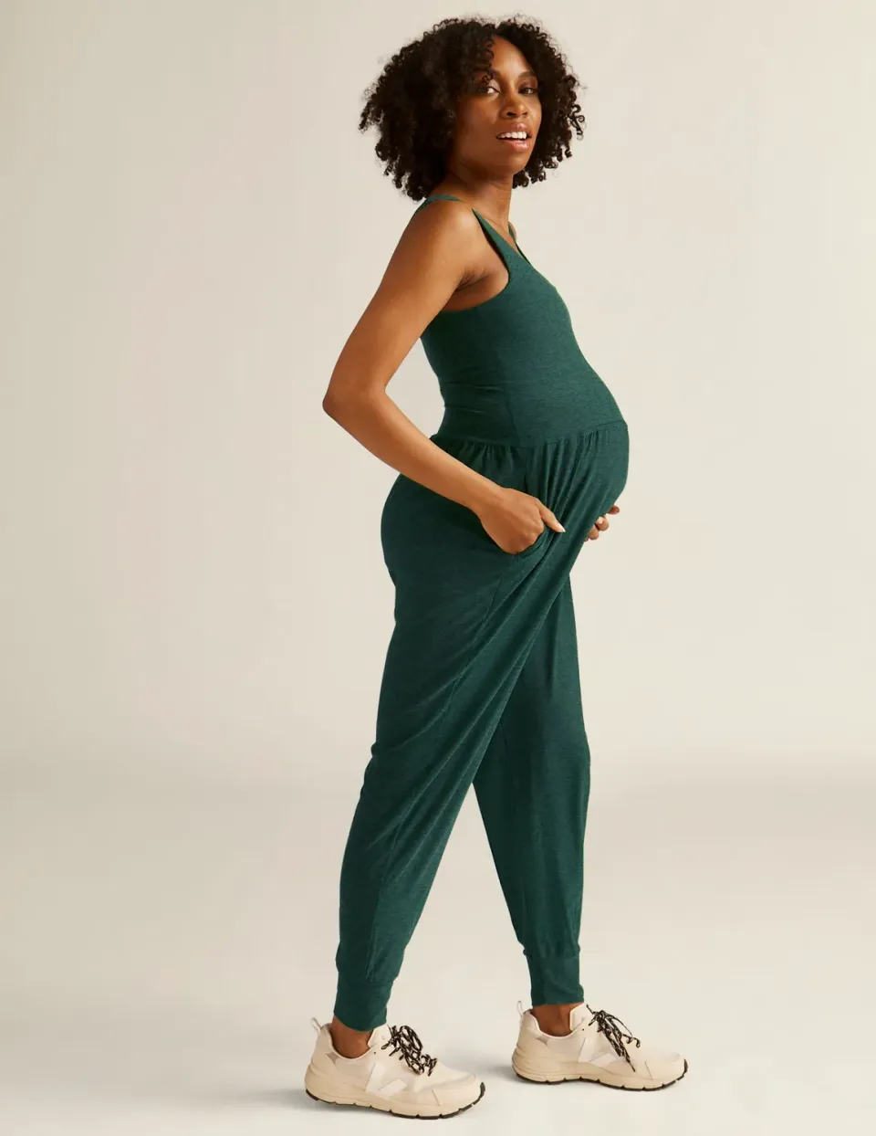 Beyond Yoga Spacedye Grow In Comfort gravidjumpsuit grön fickor