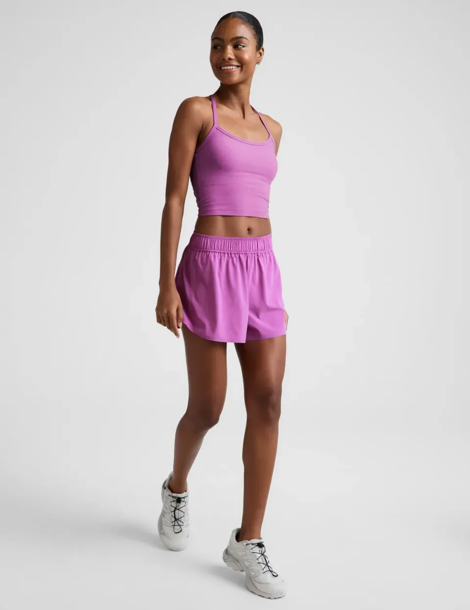 Beyond Yoga Solemate 2.5" Short löparshorts Fun Fuchsia ventilerande