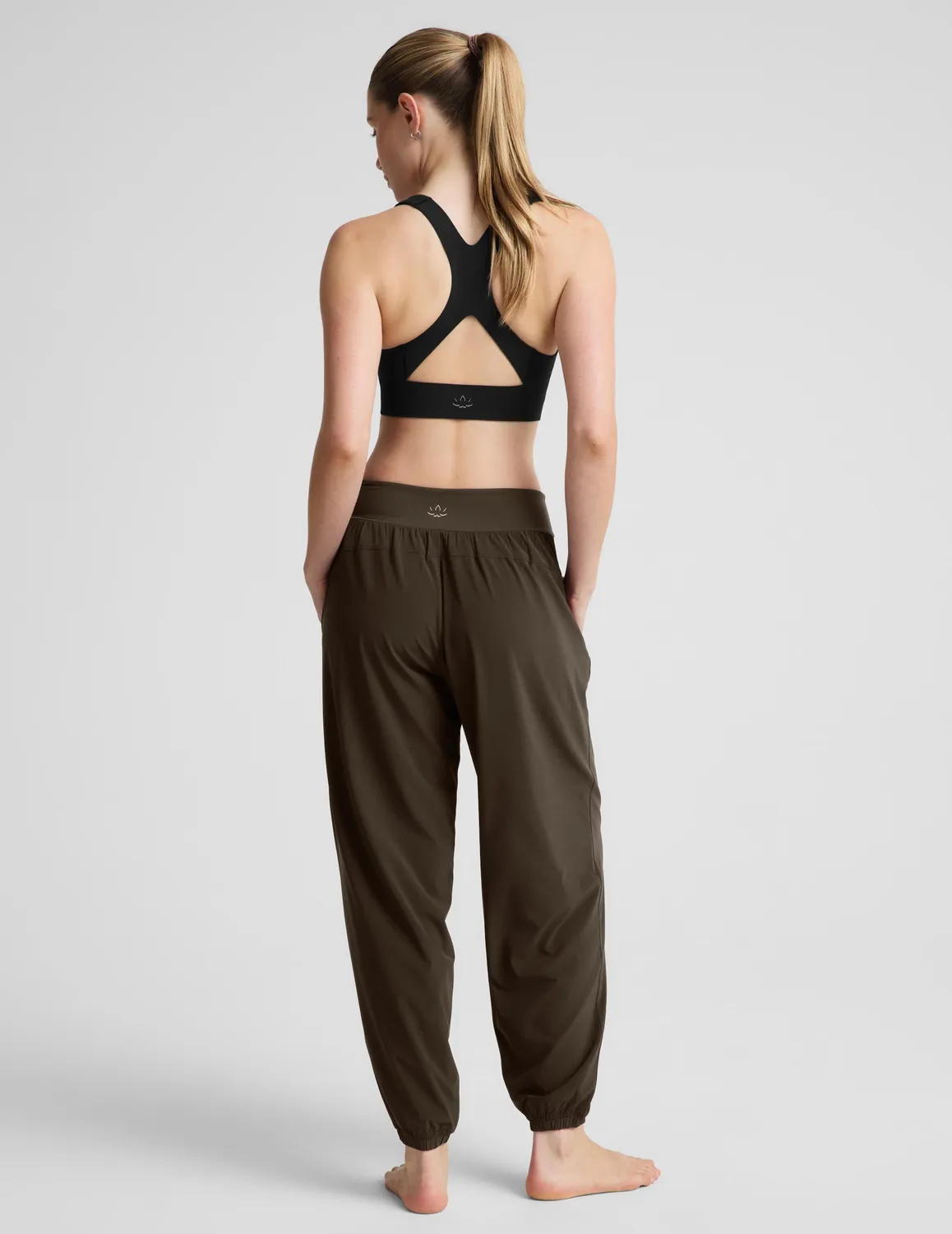 Beyond Yoga Glowzone Hybrid Jogger mjukisbyxor Cedar Olive fickor