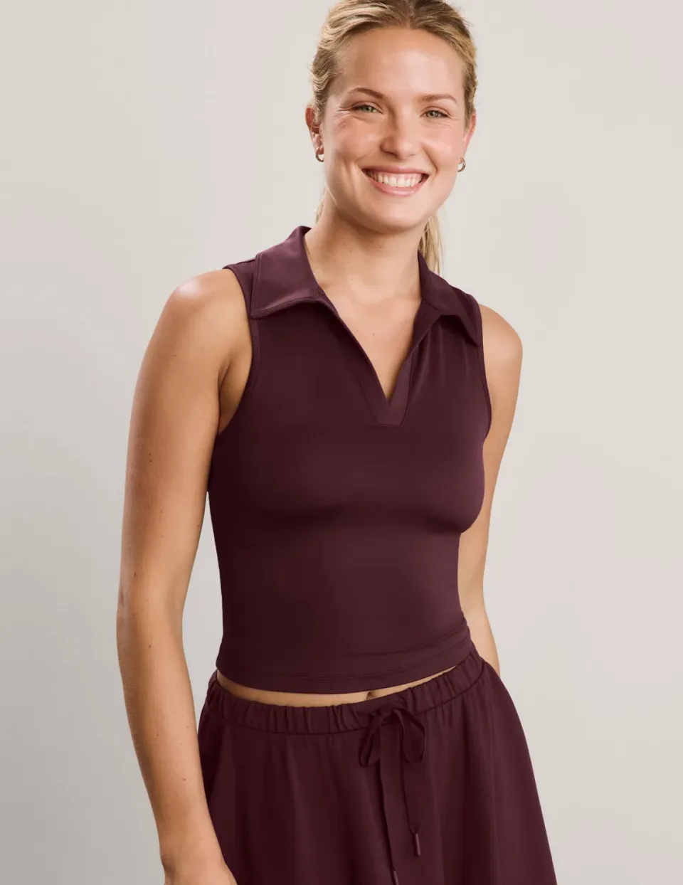 Beyond Yoga Sport Active Polo Tank linne Cabernet mjuk stretch